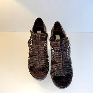 Women’s Brown Weathered Leather Wedge Sandals Size 10.